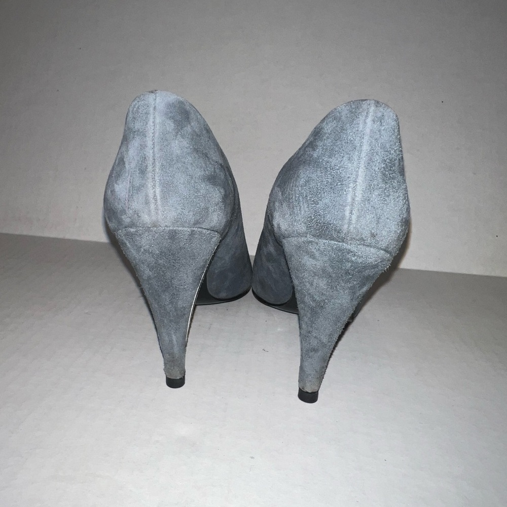 Charles Jourdan Sleek Suede Gray Heels - Picture 7 of 13